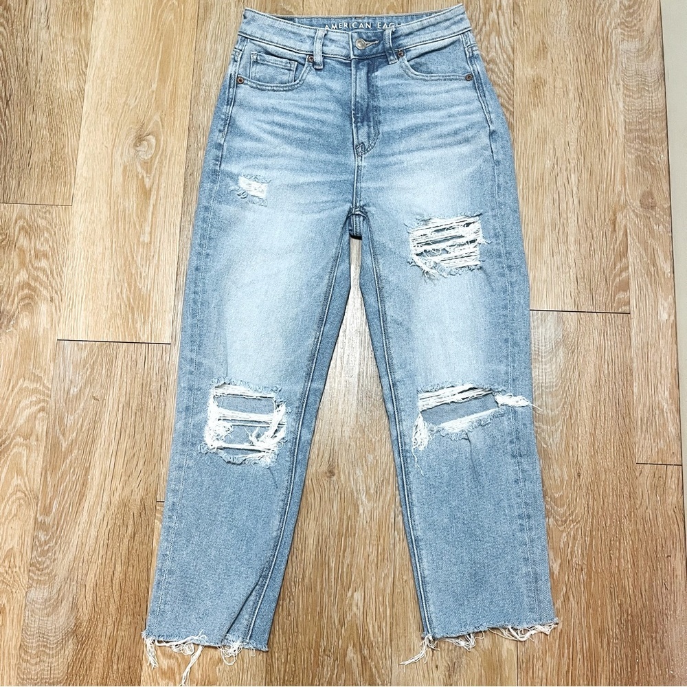 American Eagle straight leg ripped Mom Jean 00short